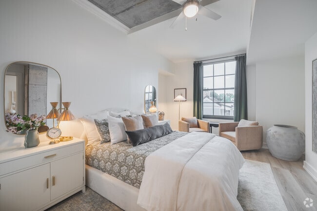 2BR, 2BA - 1,038SF - Primary Bedroom