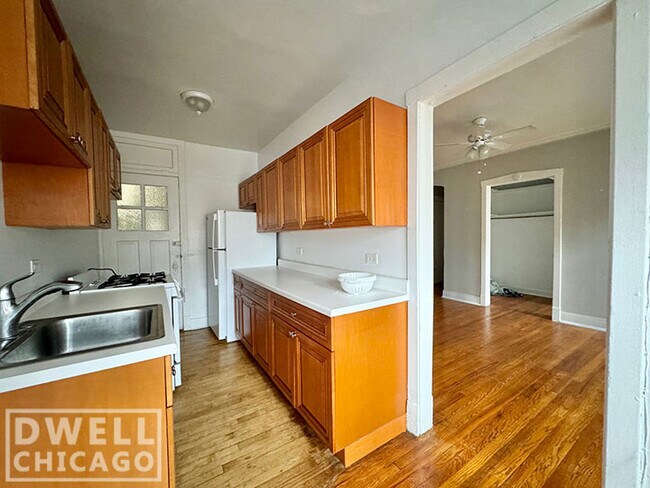 6526 N Lakewood Ave unit 1, Chicago, IL 60626 - photo 5
