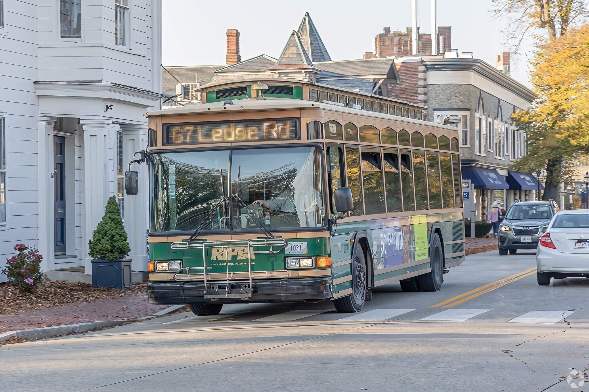 Busses come in trolley-styled form in Newport and Old Beach has a line along Bellevue Avenue.
