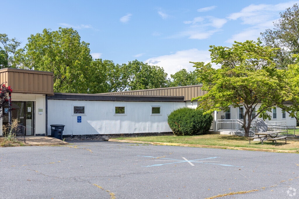 Shenandoah Academy  is a comprehensive 4 year private, co-educational, college prep school.