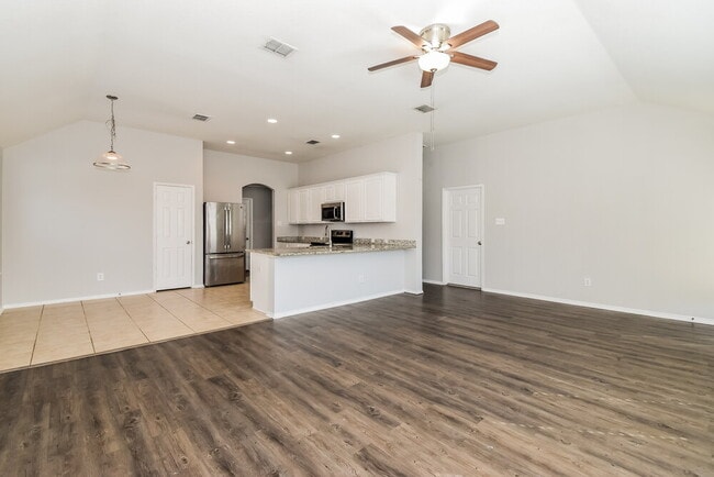 910 Bowie Dr, Lavon, TX 75166 - photo 5