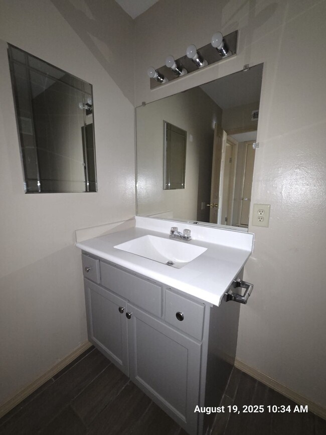 605 Bustamante St unit 1, Laredo, TX 78041 - photo 6