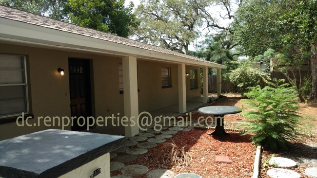 5417 Lemon St unit 5417 Lemon St Back U, New Port Richey, FL 34652 - photo 2