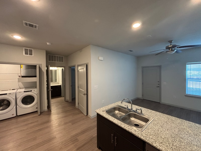 950 Fm2001 unit b3, Buda, TX 78610 - photo 1