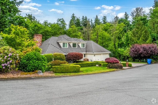 There are magnificent homes in the heart of Parkwest in Mercer Island.