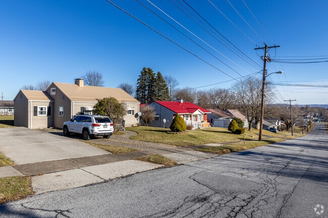 You can find small homes that fit your personality in Lower Yoder.