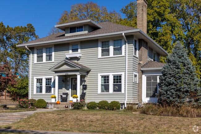 This Mount Vernon home is a typical example of restoration found in the community.