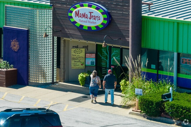 Southeast Springfield residents enjoy convenient shopping at Mama Jean's.