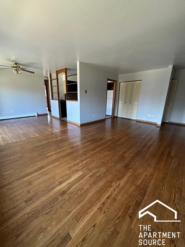 1639 Oakwood Ave unit 102, Des Plaines, IL 60016 - photo 2