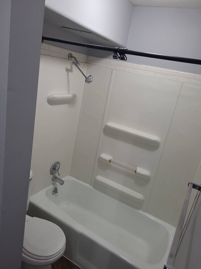 Douglas Oaks, Des Moines, IA 50310 - photo 5