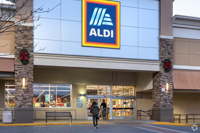 Aldi gives an alternative to regular grocery shopping in Meadowbrook.