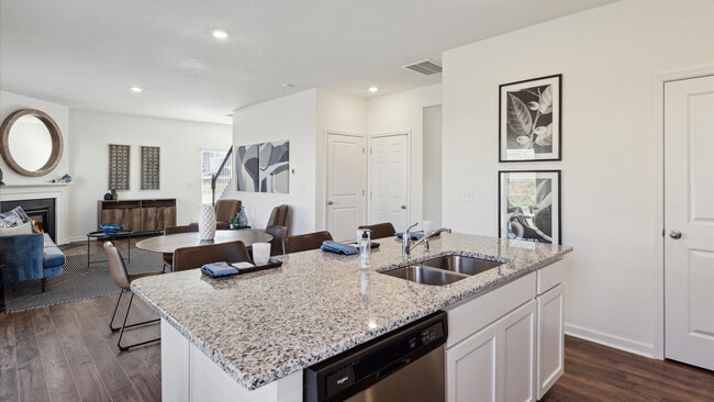 5121 Runnerstone Rd, Morristown, TN 37813 - photo 2