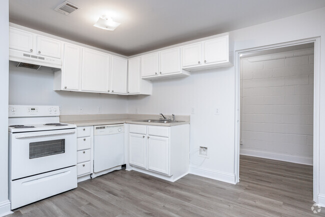 1BR, 1BA - 750SF - Kitchen