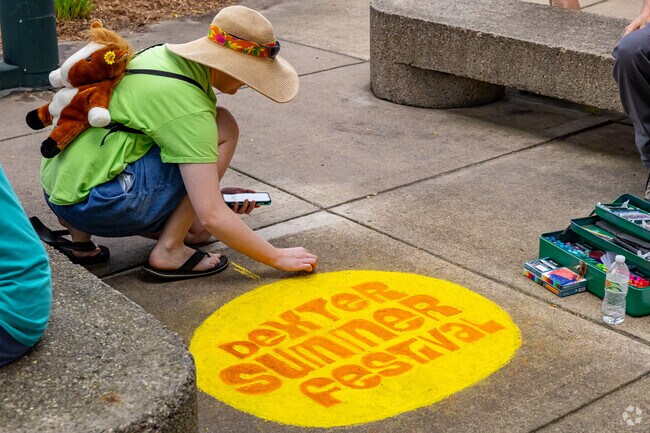 The Dexter Summer Festival draws artists and crafters from across Dexter.