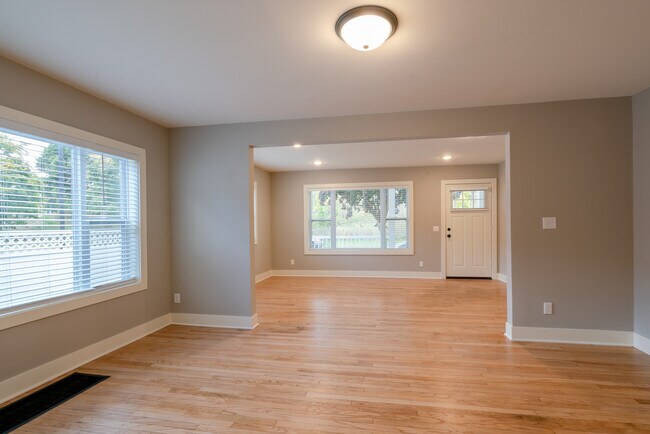 621 3rd St NW unit 1, Grand Rapids, MI 49504 - photo 5