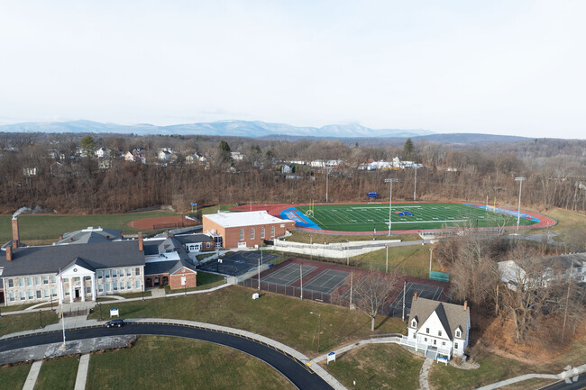 With 303 students Catskill Middle School is a quant school to attend.