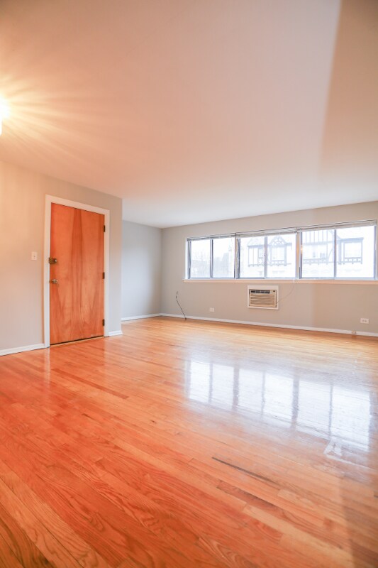 5701 N Kimball Ave unit 2, Chicago, IL 60659 - photo 1