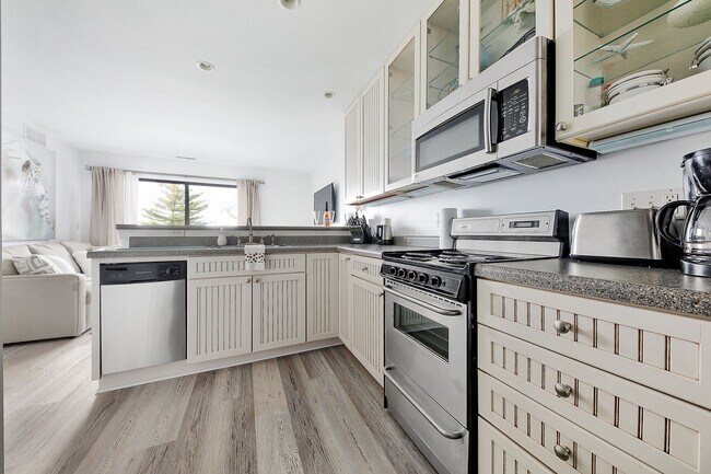 5704 N Creeks Crossing unit 600, Williamsburg, MI 49690 - photo 7