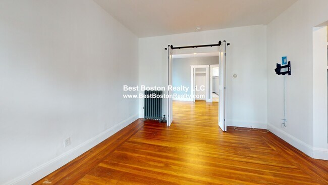 27 Walter St unit 1, Medford, MA 02155 - photo 5