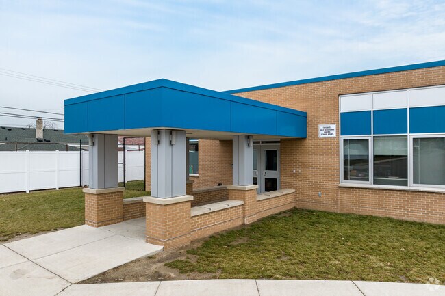 Hoover School, entrance.