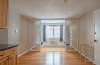 4 Colonial Village Dr Unit 4, Arlington, MA 02474