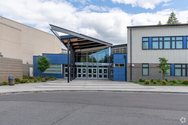 Olympia High School has a 23:1 student-teacher ratio.