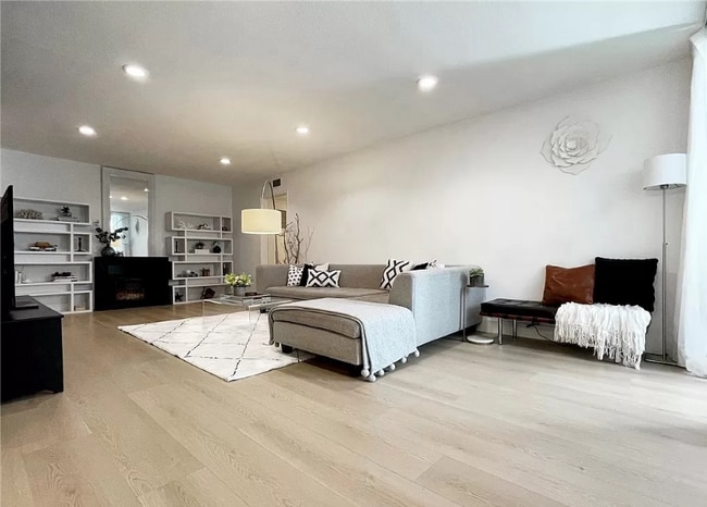 4637 Willis Ave, Sherman Oaks, CA 91403 - photo 2