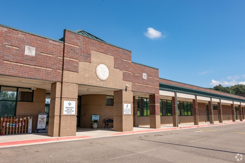 Hill City Elementary School serves students in the Pickens County community.