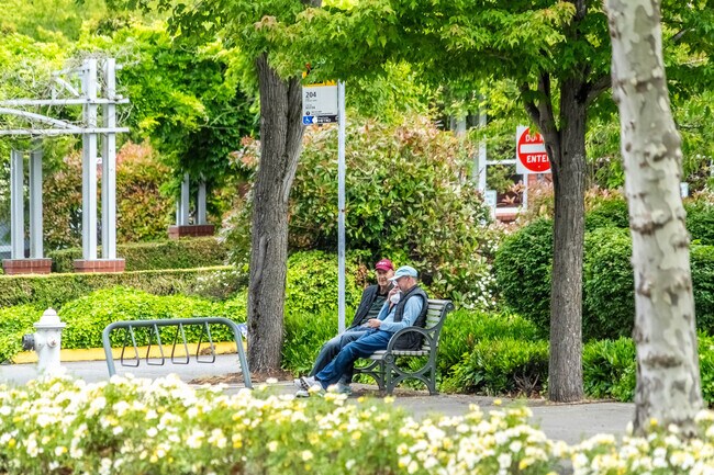 Mercerwood is easily accessible with public transportation.