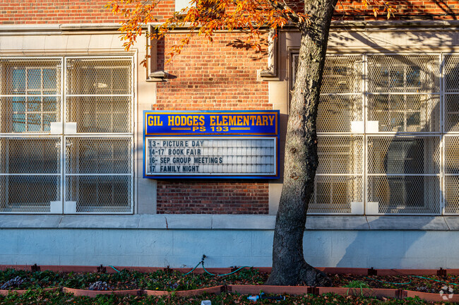 PS 193 Gil Hodges has  a student-teacher ratio of 14 to 1