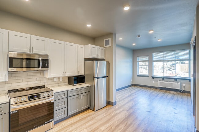 Los Altos, Aurora, CO 80011 - photo 2