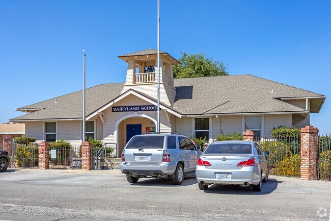 Dairyland Elementary School serves grades 4-8 in the Chowchilla area.