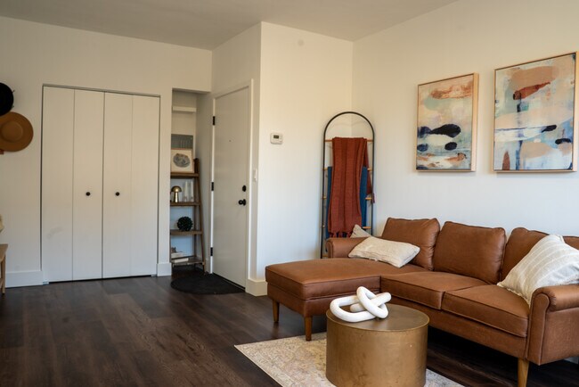 1553 W Hollywood Ave unit 303, Chicago, IL 60660 - photo 3