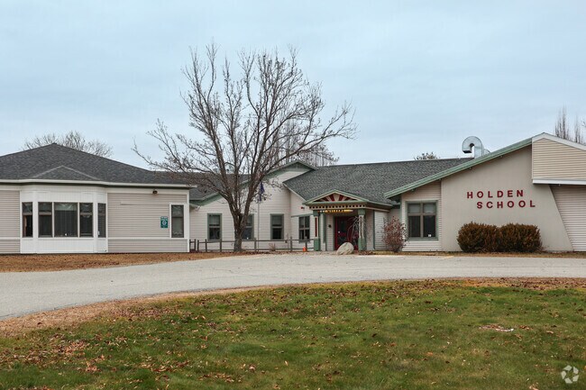 Holden Elementary School supports young learners in a warm, community‑oriented setting.