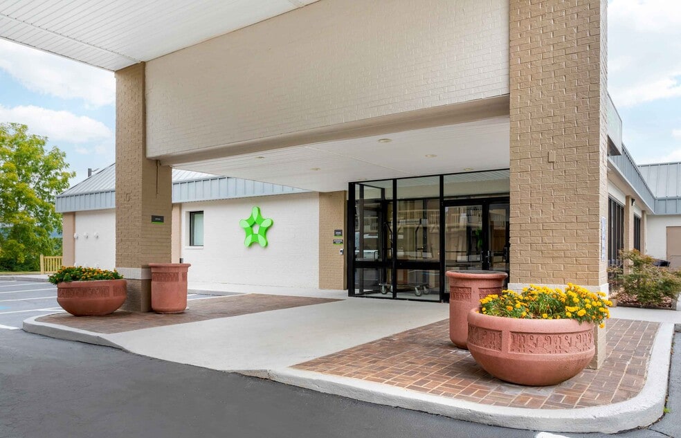 134 Salem Dr, Bristol, VA 24201 - photo 1