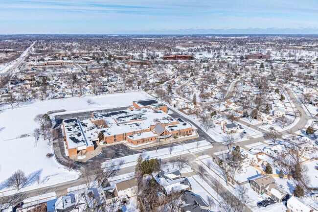 Cooper Middle School has a student-teacher ratio of 14 to 1.