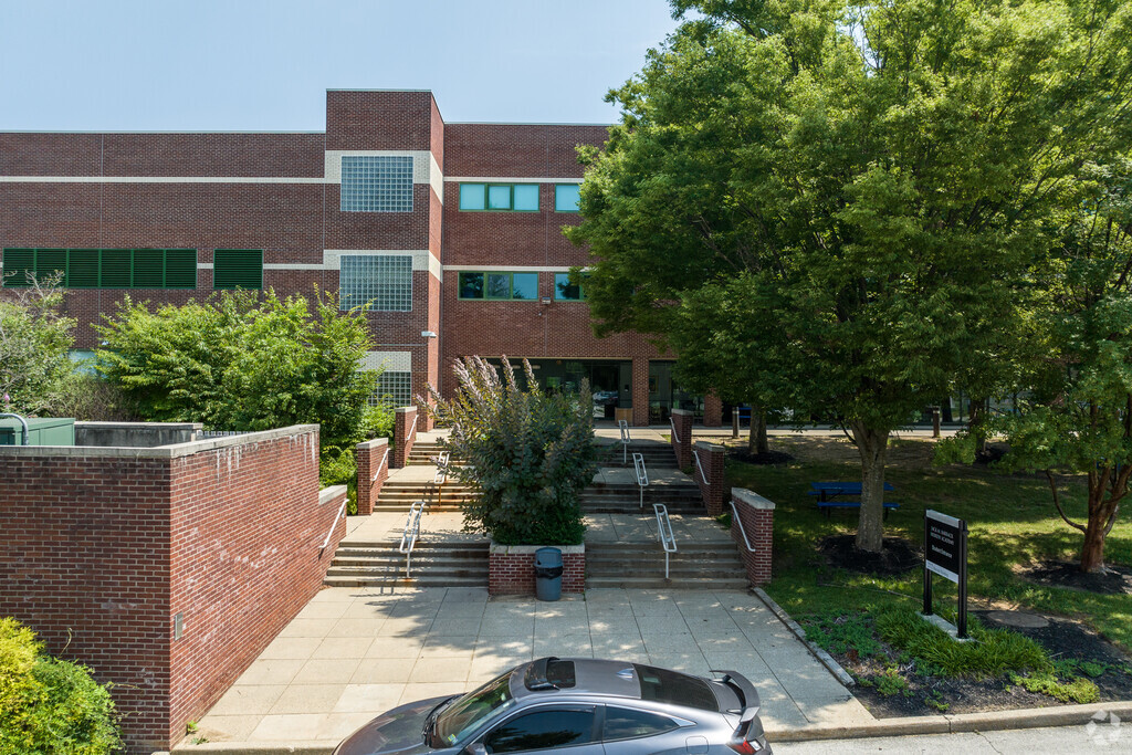 Jack M. Barrack Hebrew Academy is a top rated, private, alternative, Jewish school in Rosemont.