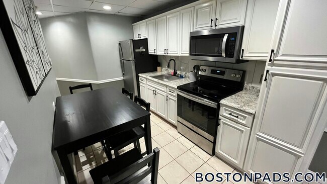 1890 Beacon St unit B, Brookline, MA 02445 - photo 5