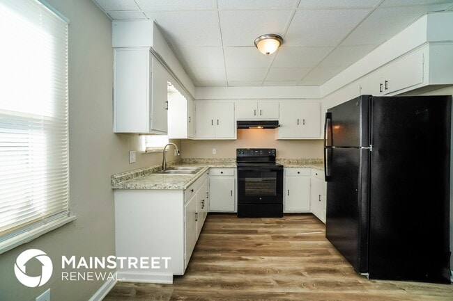 2727 Hafton Rd, Columbus, OH 43204 - photo 7