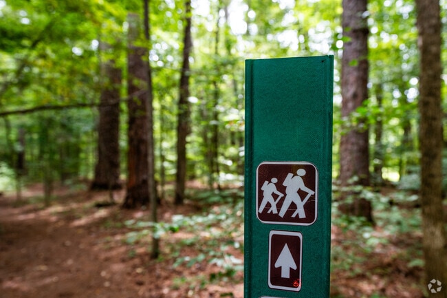 The trail at Hollow Rock Nature Park is easy and takes an average of 12 min to complete.