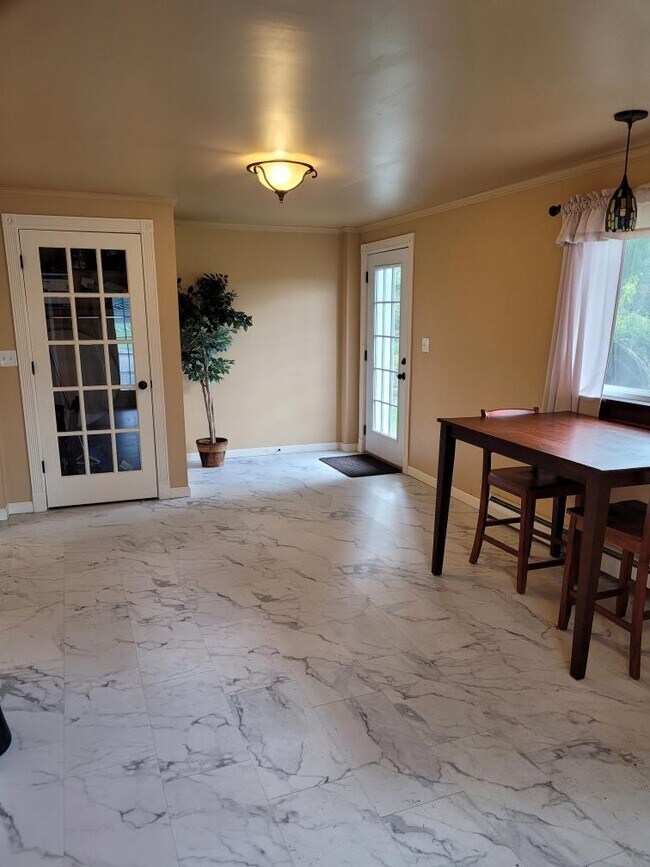 136 Main St unit Apartment, Binghamton, NY 13905 - photo 2