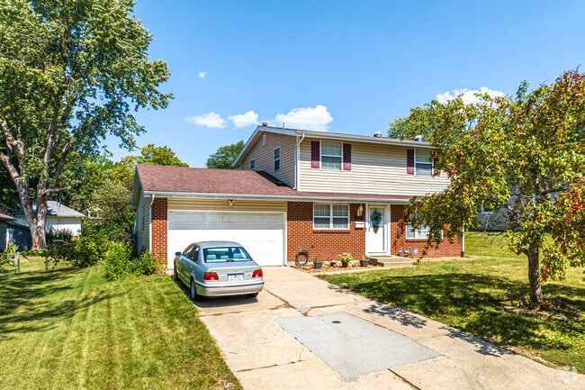 Most Hanthorn homes have garages.