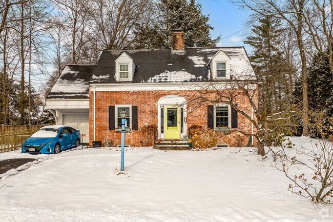 The average home value in Northampton is $544,944, which is $200,000 lower than the Massachusetts average.