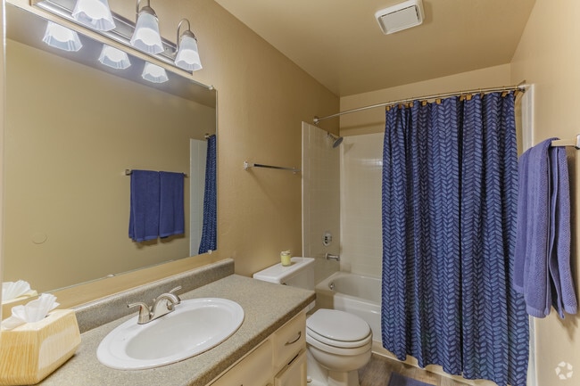 1BR, 1 Loft, 2BA - 1,300 SF