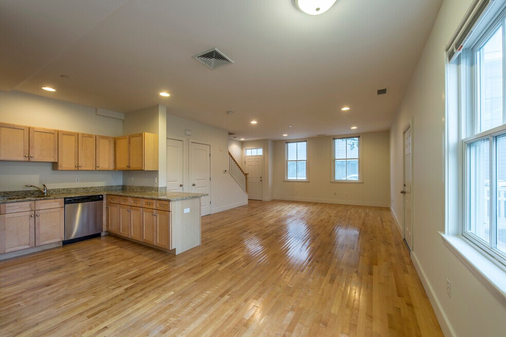 121 2nd St unit 335Bd, Cambridge, MA 02141 - photo 1