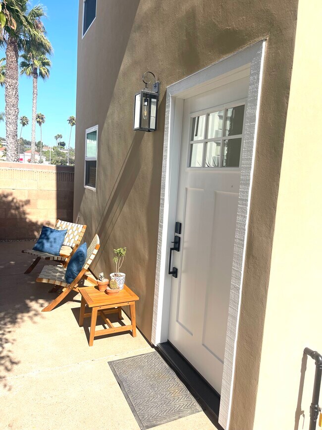 2093 Ayala St, Ventura, CA 93001