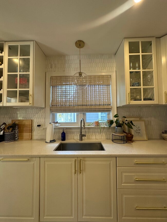 21 Apthorp St, Quincy, MA 02170 - photo 5