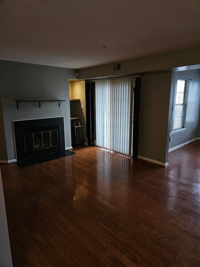2071 Alice Ave unit Rosecroft Commons, Oxon Hill, MD 20745 - photo 5