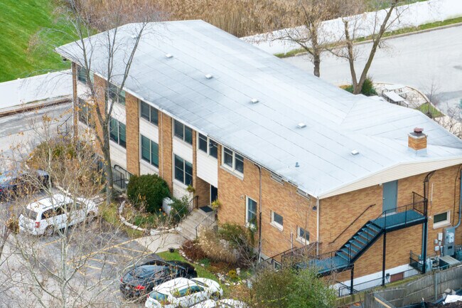 Acacia Academy - La Grange is located in La Grange, IL.