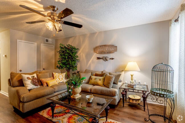 Lake Forest Apartments, Brandon, MS 39042 - photo 2